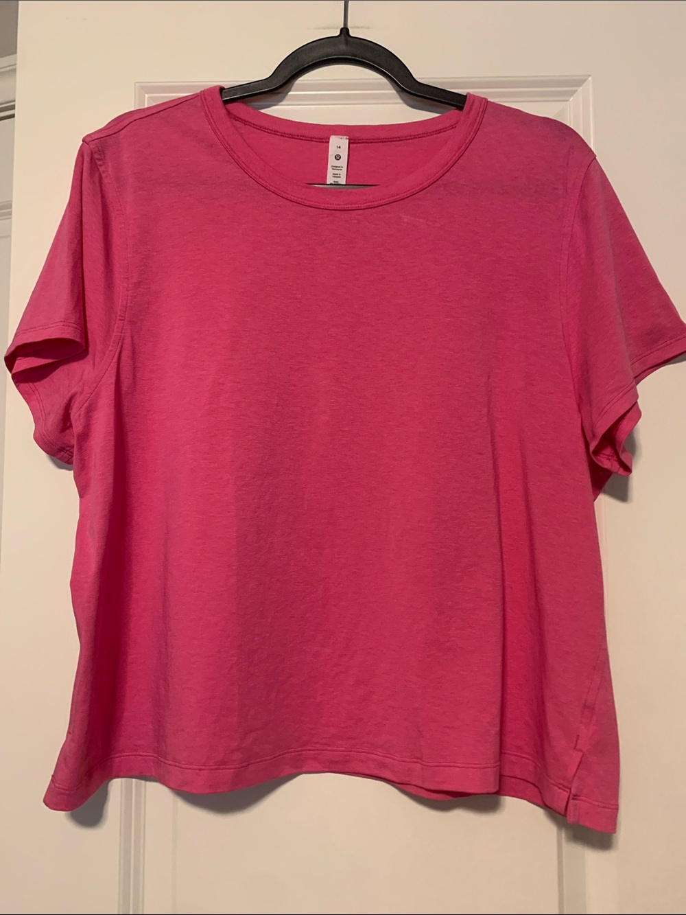 Lululemon Classic Cotton Sonic Pink SS Tee
SZ 14, Excellent Condition